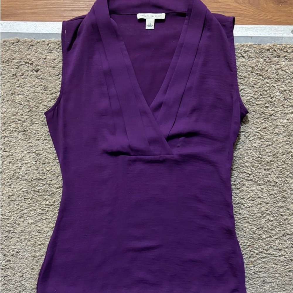 Banana Republic Woman’s 2 Purple Sleeveless Silk Blouse Side Zipper Like New